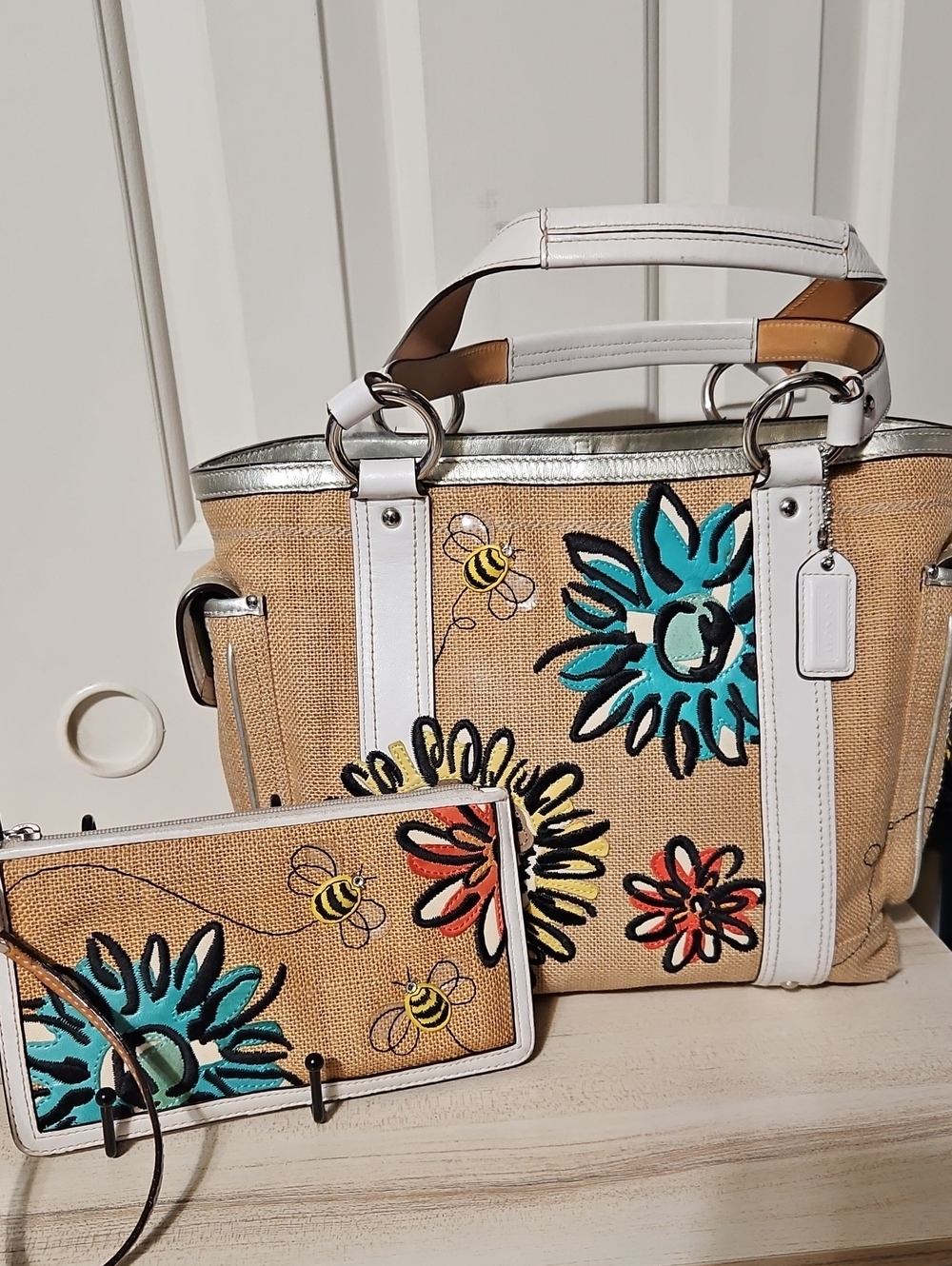 COACH EUC Y2K BEE STRAW TOTE And WRISLET, MEDIUM with White Floral Accents